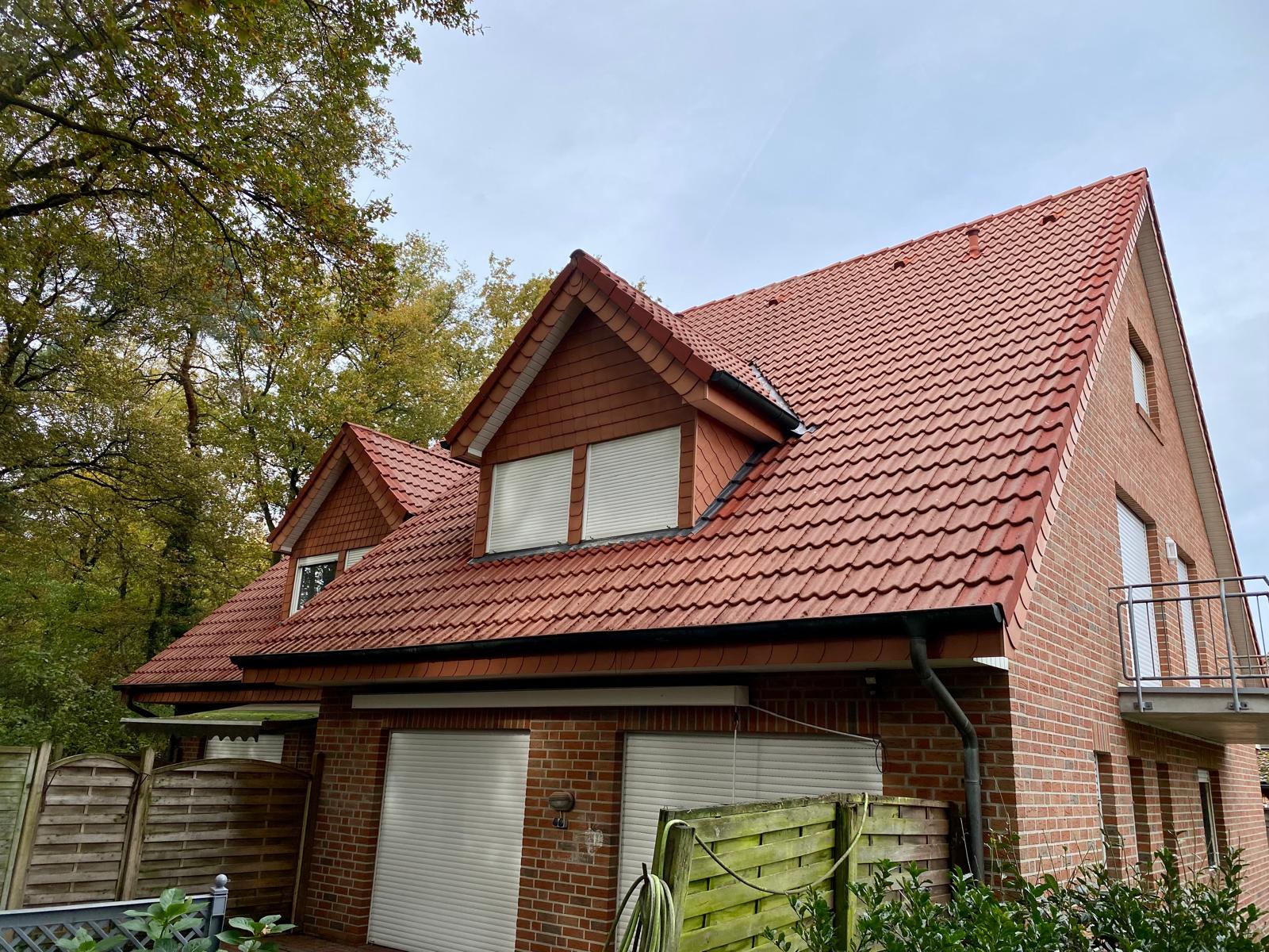 Nachher: Das gereinigte Dach in Salzbergen wirkt wie neu gedeckt.